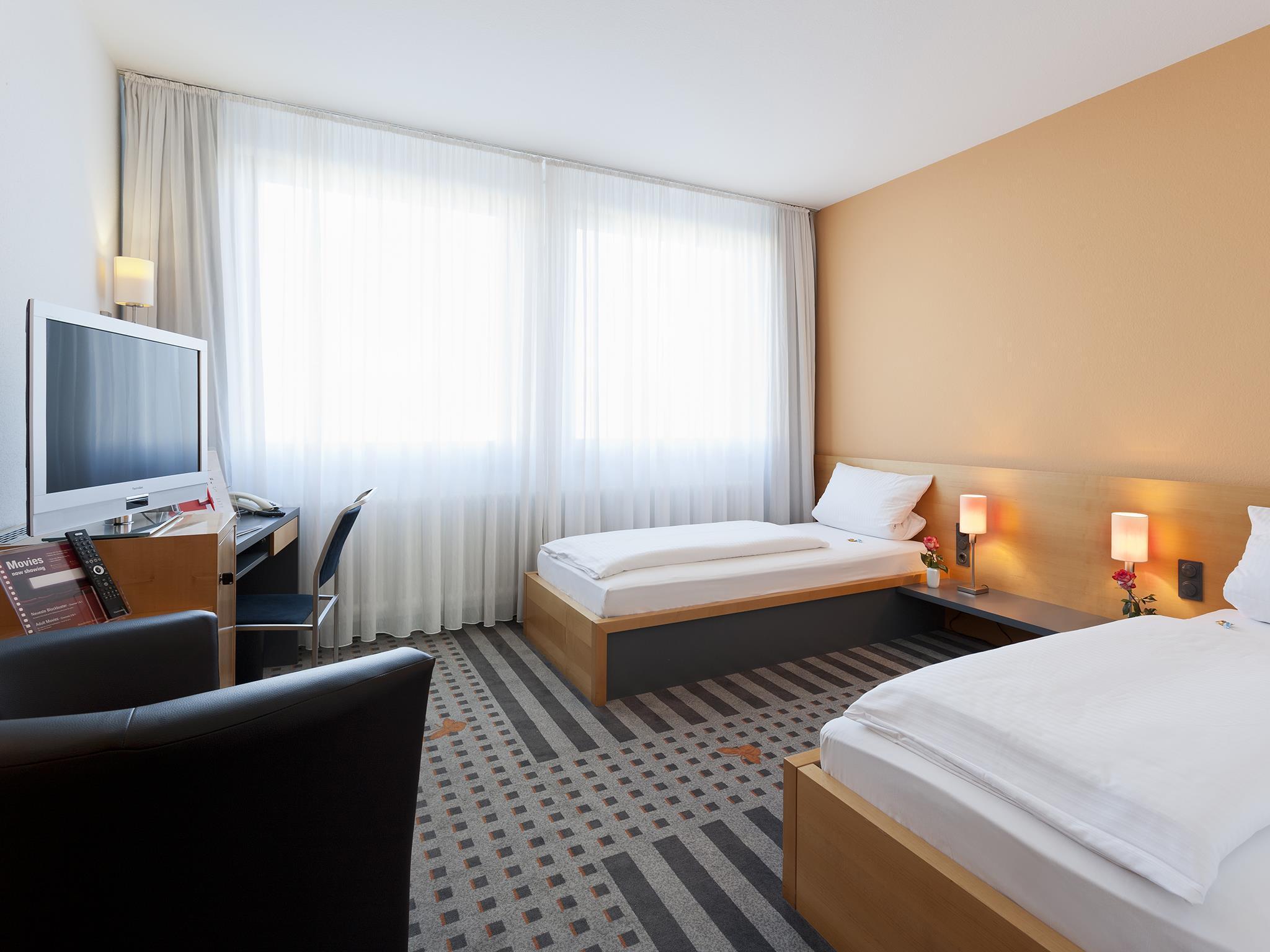 Best Western Hotel Am Europaplatz Königsbrunn Εξωτερικό φωτογραφία
