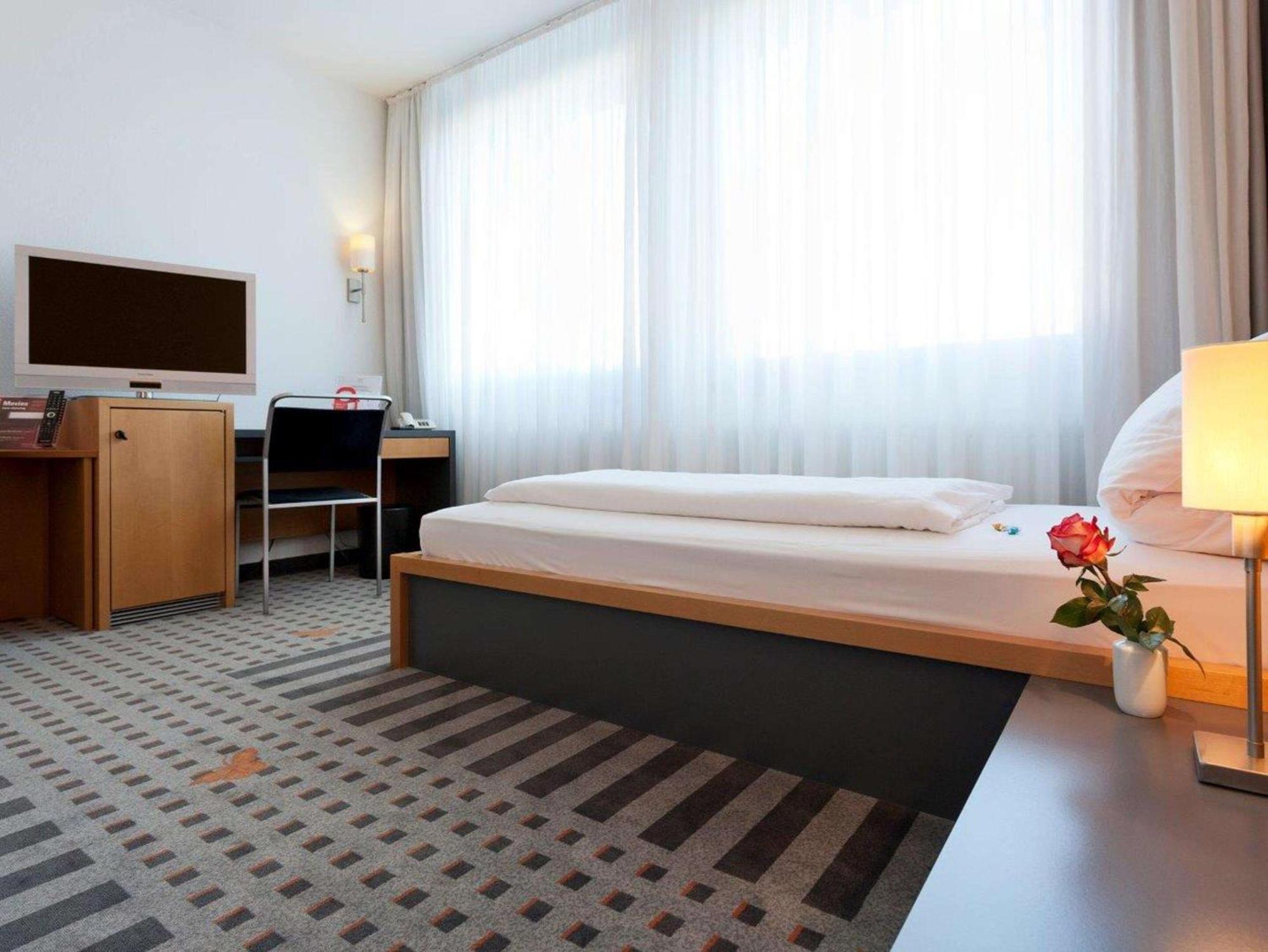 Best Western Hotel Am Europaplatz Königsbrunn Εξωτερικό φωτογραφία