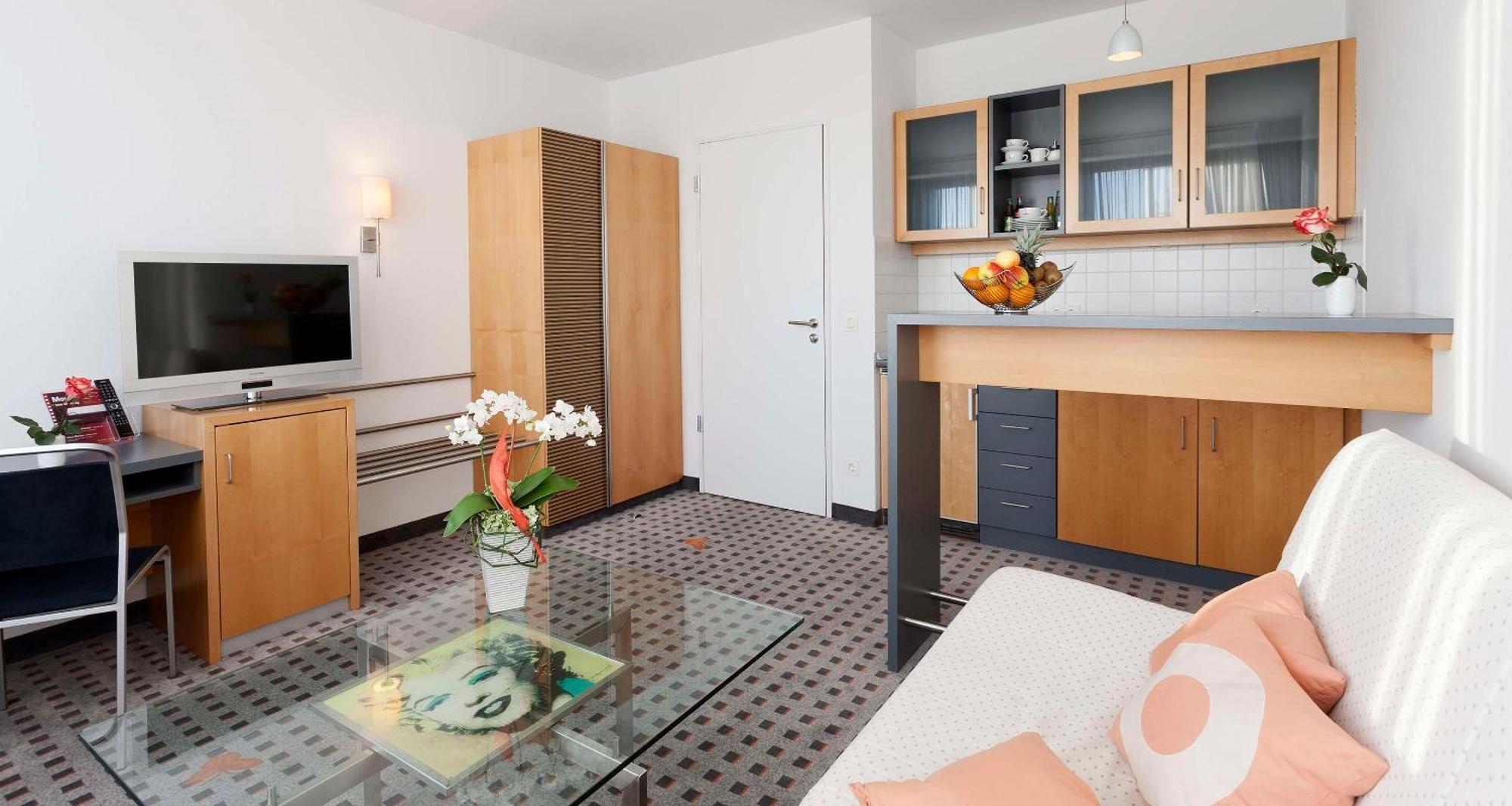Best Western Hotel Am Europaplatz Königsbrunn Εξωτερικό φωτογραφία